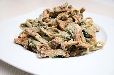 Tagiatelle z kurkami i szpinakiem