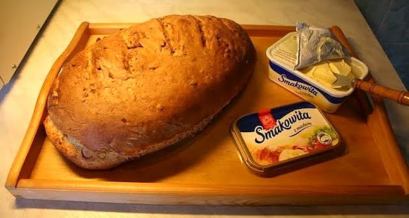 Chleb drożdżowy ze słonecznikiem i mieszanką mąk