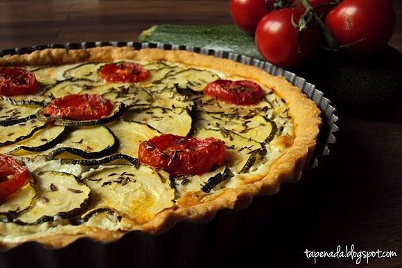 Quiche z kozim serem i cukinią