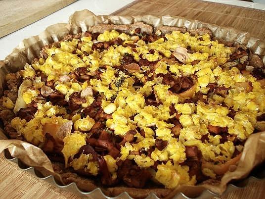 Słoneczna tarta z kurkami, fasolką i kukurydzą na jesień