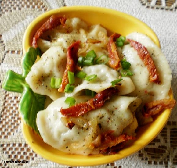 Pierogi z drobiem i suszonymi pomidorami