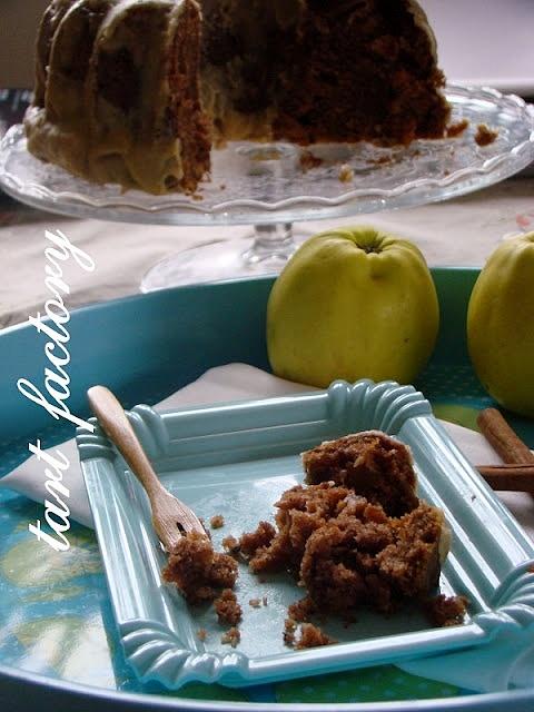 Babka z jabłkami, cynamonem i lukrem butterscotch