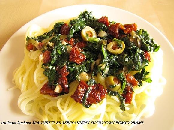Spaghetti ze szpinakiem i suszonymi pomidorami