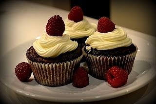 Kakaowe muffiny z malinami i mascarpone
