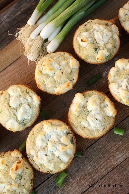 Muffiny z kozim serem i cebulką