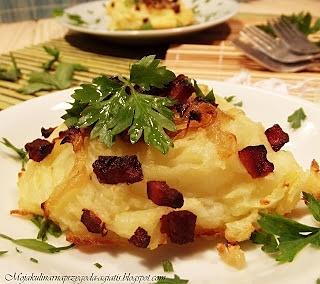 Zapiekane puree ziemniaczane z cebulą i kiełbasą