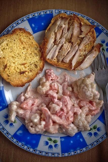 Śniadanie z kalafiora i pomidora na grillu