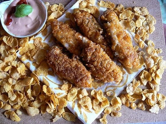 Nugettsy z kurczaka w chrupiącej panierce przypominające kfc