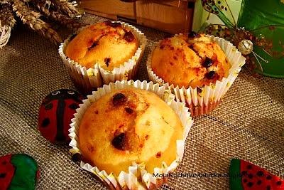 Muffinki z kawałkami czekolady i jabłka