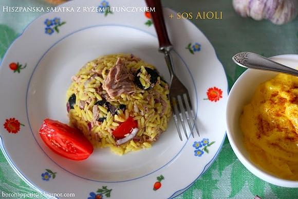Hiszpańska sałatka z ryżem i tuńczykiem z sosem aioli