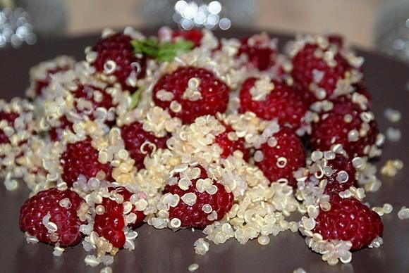 Quinoa i maliny - zdrowe i słodkie danie na lunch