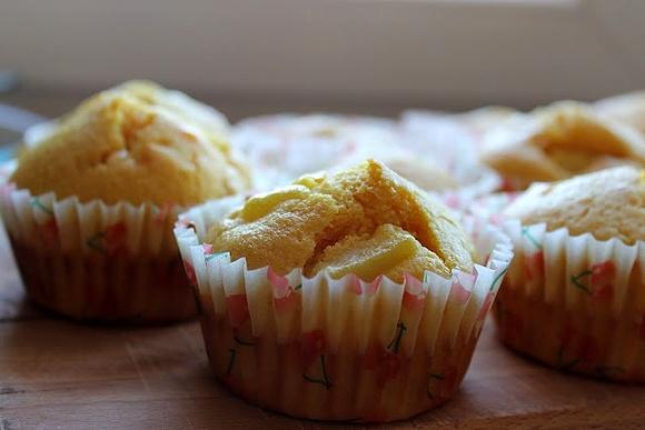 Szafranowe muffinki z gruszkami