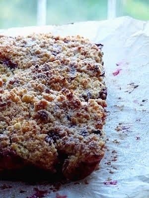 Ciasto ze śliwkami i zielem angielskim