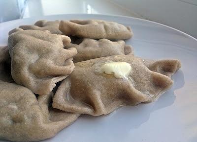 Pełnoziarniste pierogi ze szpinakiem i ricottą