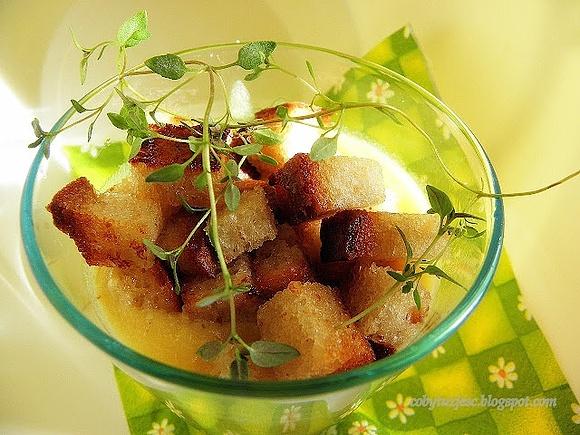 Zupa krem drobiowy imbirowy z grzaneczkami
