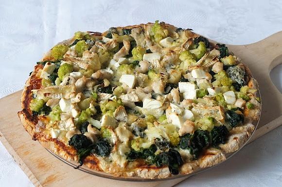 Pełnoziarnista pizza quattro formaggi
