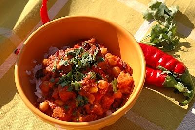 Jesienne chilli z wieprzowiną i ciecierzycą