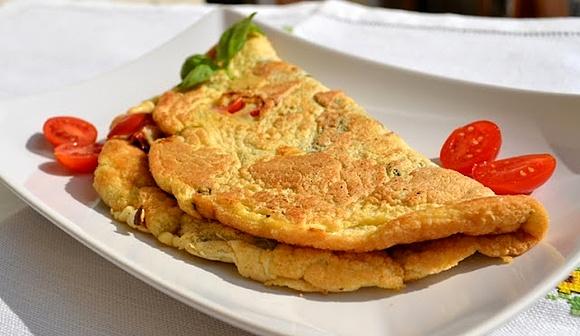 Omlet z Pomidorami i Bazylią