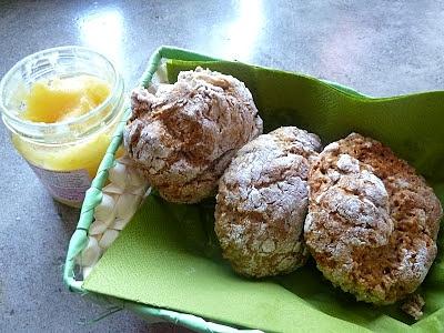 Scone z musli i miodem na śniadanie