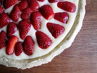 Urodzinowa tarta z truskawkami