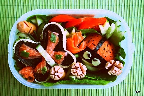 Wakacyjna łąka bento na śniadanie do szkoły i do pracy