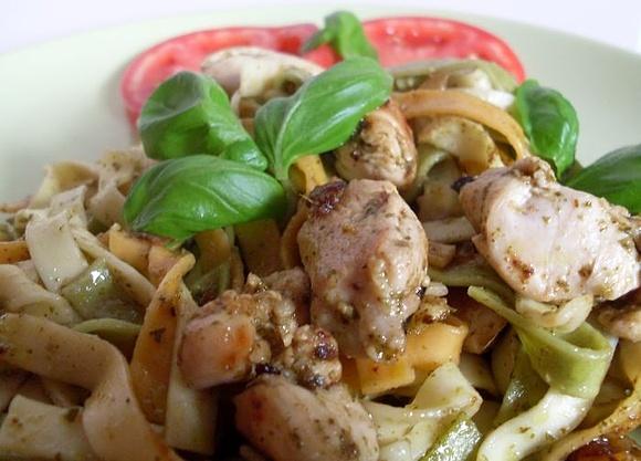 Pierś kurczaka w zielonym pesto