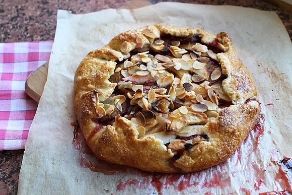 Jesienna tarta z owocami i innym nadzieniem