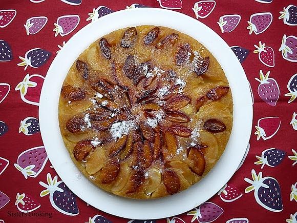 Jesienne ciasto ze śliwkami i jabłkami