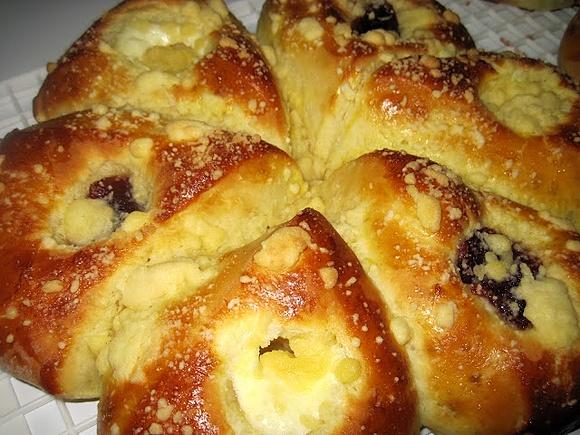 Stokrotka – domowa drożdżówka z kruszonką