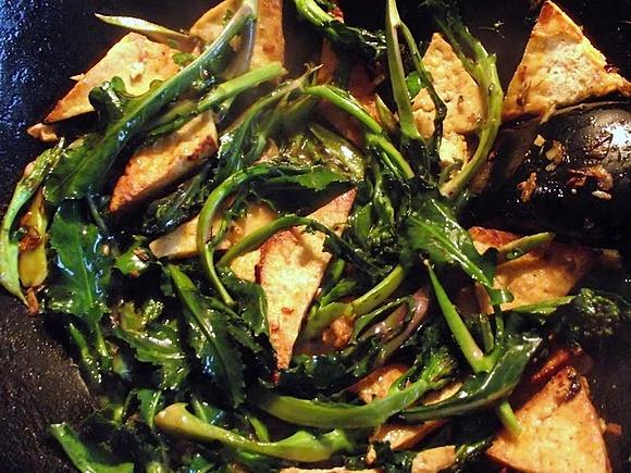 Brokuł gałązkowy z tofu i sosem ostrygowym