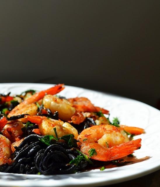 Szczęście w kuchni: spaghetti z sepią i krewetkami