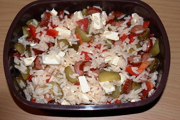 Ryżowa sałatka z chorizo na lunch