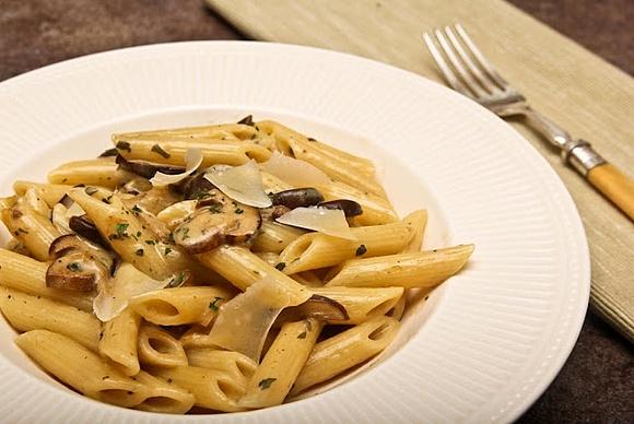 Makaron penne rigate z podgrzybkami