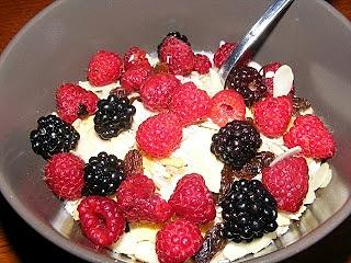 Śniadanie mistrzów - domowe musli i jogurt