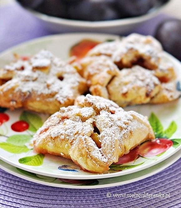 Ciasto francuskie ze śliwkami