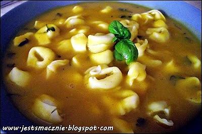 Krem dyniowy z pierożkami tortellini