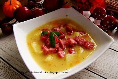 Kartoflanka z nutką czosnkową i smażoną kiełbasą