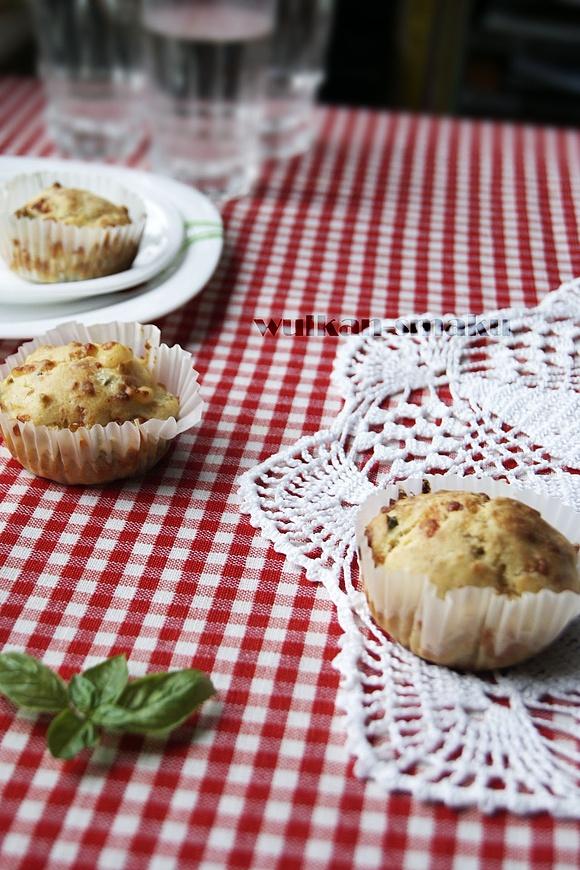 Serowe muffinki z brokułem na drugie śniadanie