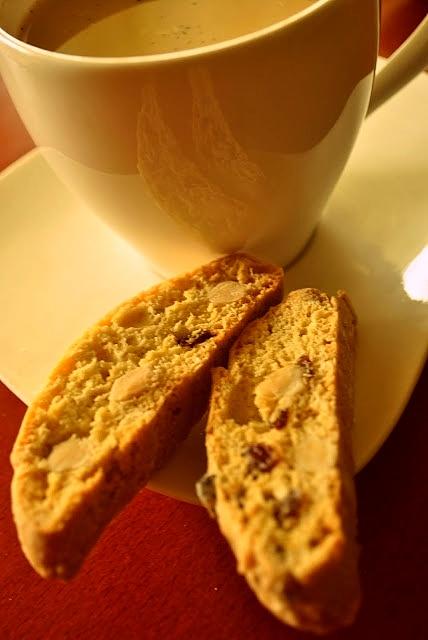 Be Italian Cantucci z migdałami i rodzynkami