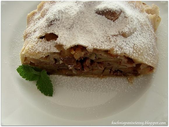 Cesarski strudel z jabłkami i orzechami włoskimi