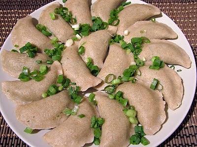 Pierogi pełnoziarniste z mięsem i szpinakiem