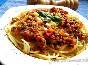 Spaghetti Diabolonese z mięsem mielonym i pomidorami