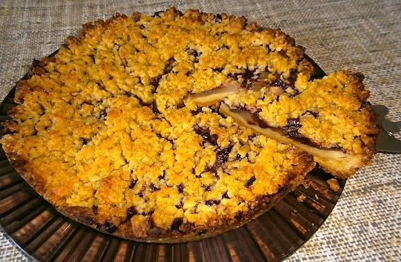 Tarta z waniliowym kremem, gruszkami i czekoladą