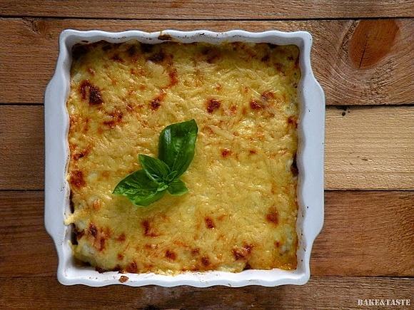 Zapiekanka z mięsem i cukinią pod beszamelem