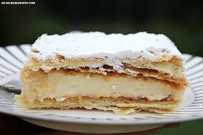 Karmelizowane ciasto francuskie z kremówką i wanilią