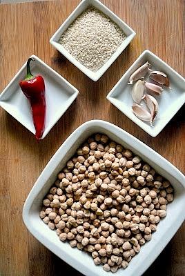 Hummus - pyszna pasta z ciecierzycy kuchnia izraelska