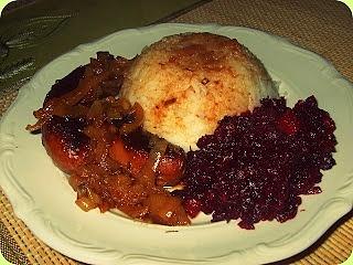 Kiełbasa biała zapiekana w ciemnym piwie