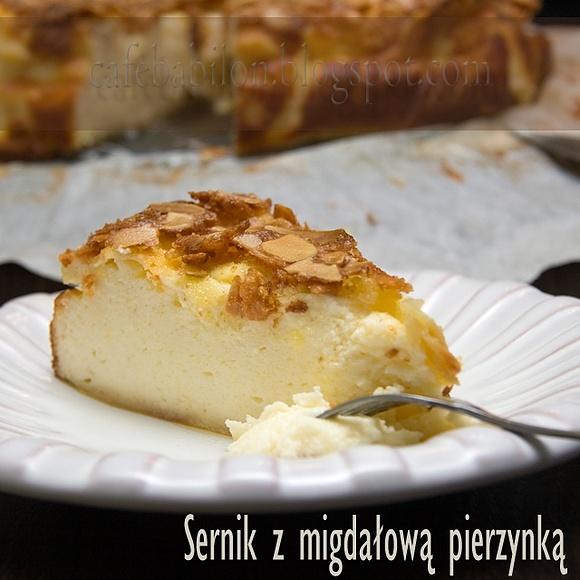 Sernik wiedeński pod migdałową pierzynką