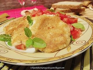 Smażona mozzarella z salsą