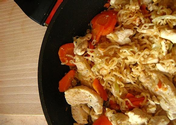 Knorr nudle z patelni po chińsku